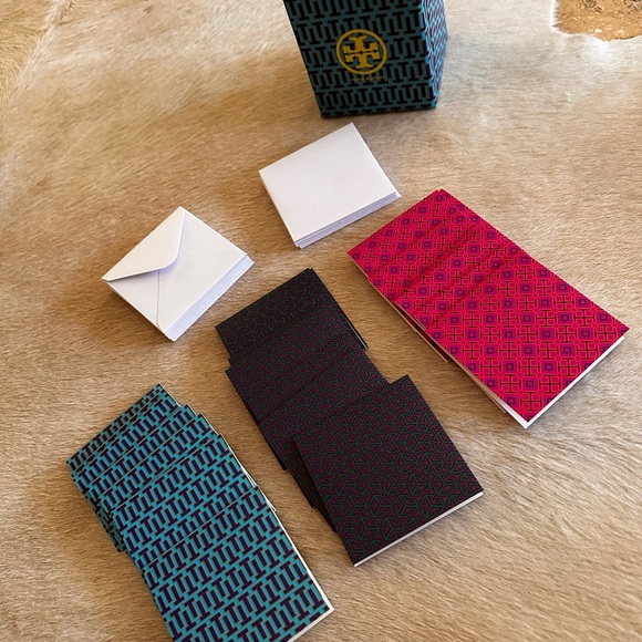 Tory Burch Box & Note Cards - Picture 3 of 4